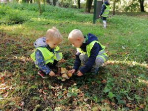 English with kids outside, Brandýs